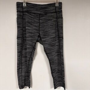 Tek Gear Workout Gear Women's Black and White Striped Capris twoPocket, X L